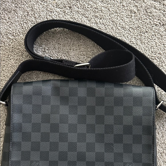 Louis Vuitton Graphite Damier Messenger Bag Purse Cross Body Womens Mens Unisex - Picture 5 of 8